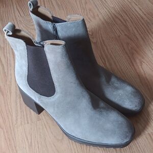 Comfortiva Hammond Gray Suede Boot Size 11m